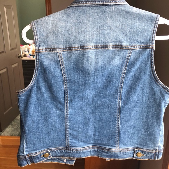 Jean vest, medium - Picture 2 of 3